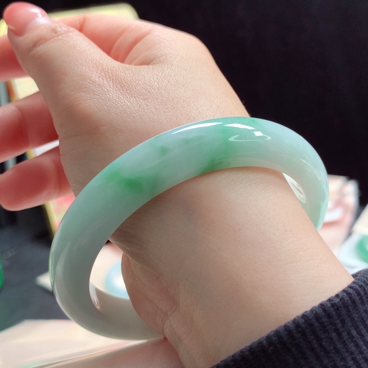 翡翠手镯未镶嵌飘花34必入