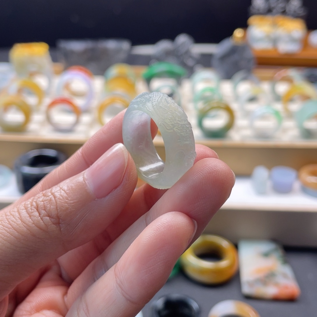 定制翡翠未镶嵌杰*贝戒指