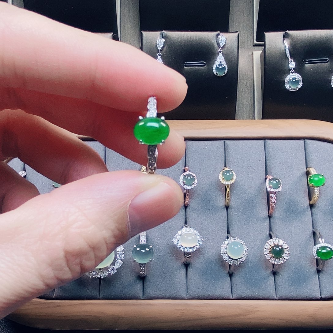 翡翠戒指银S925镶嵌菠菜绿