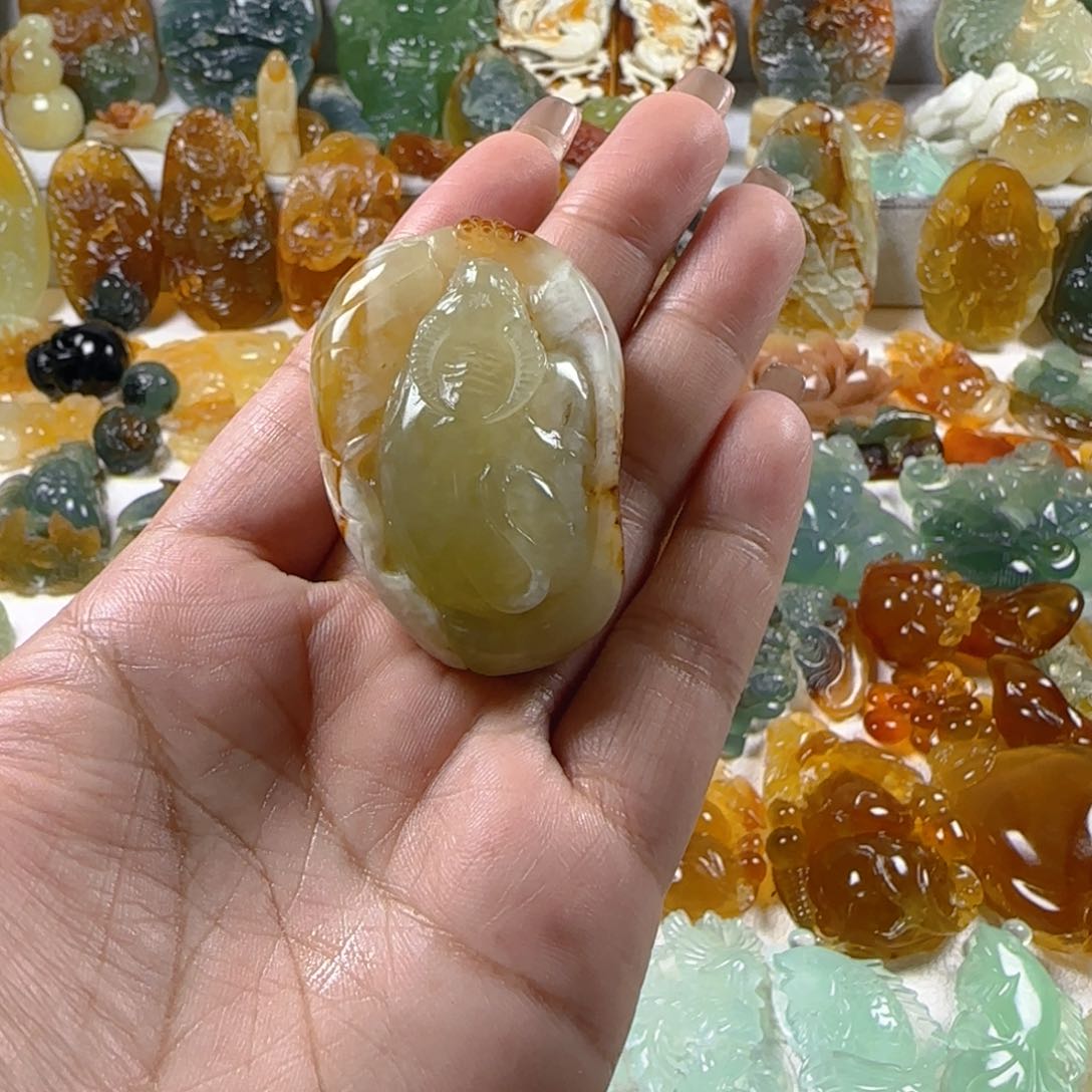 蛇纹石玉颈饰未镶嵌