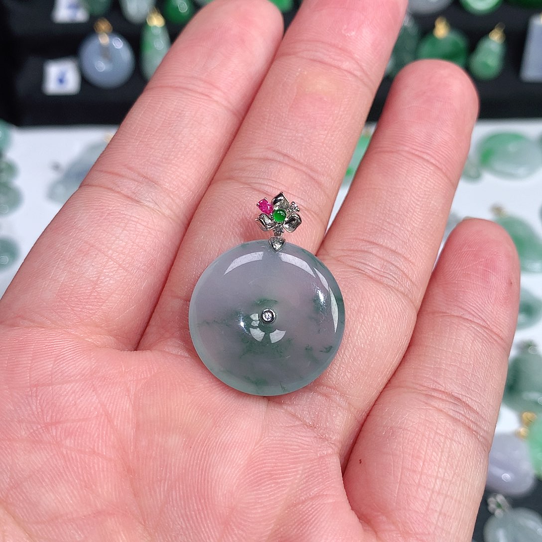 翡翠颈饰未镶嵌翡翠