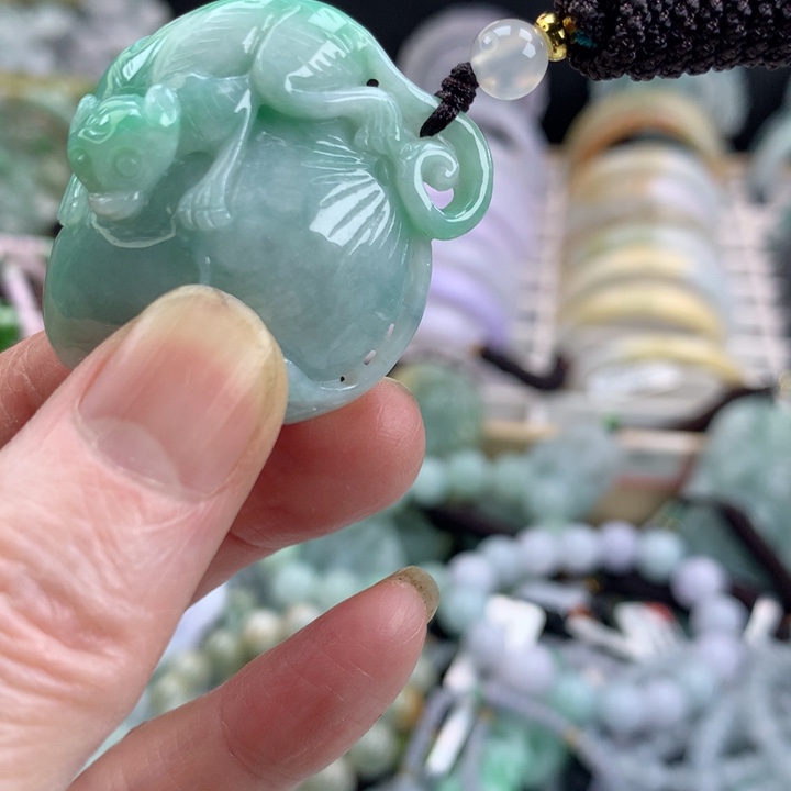 翡翠颈饰未镶嵌吊坠