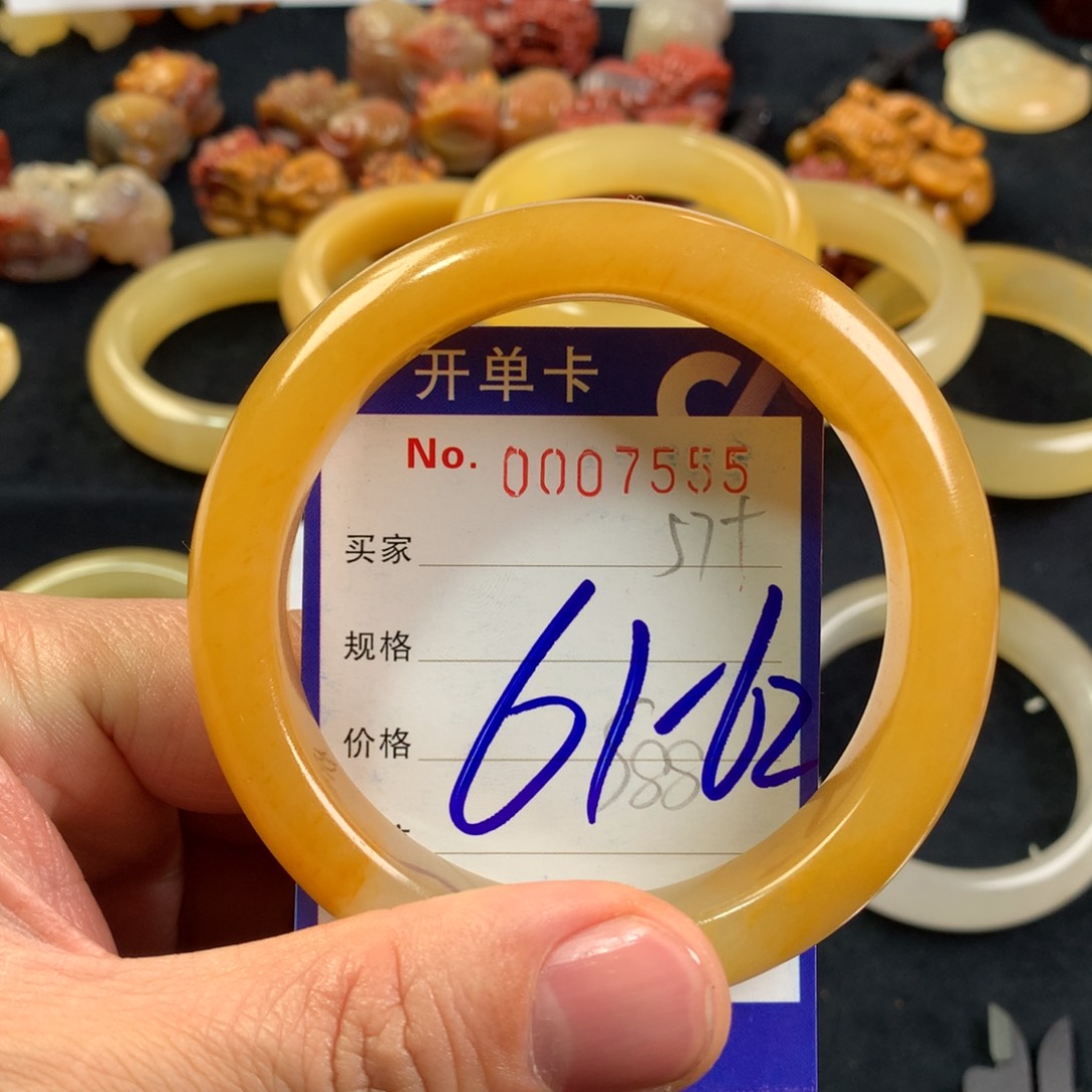 石英质玉（黄龙玉）手镯未镶嵌