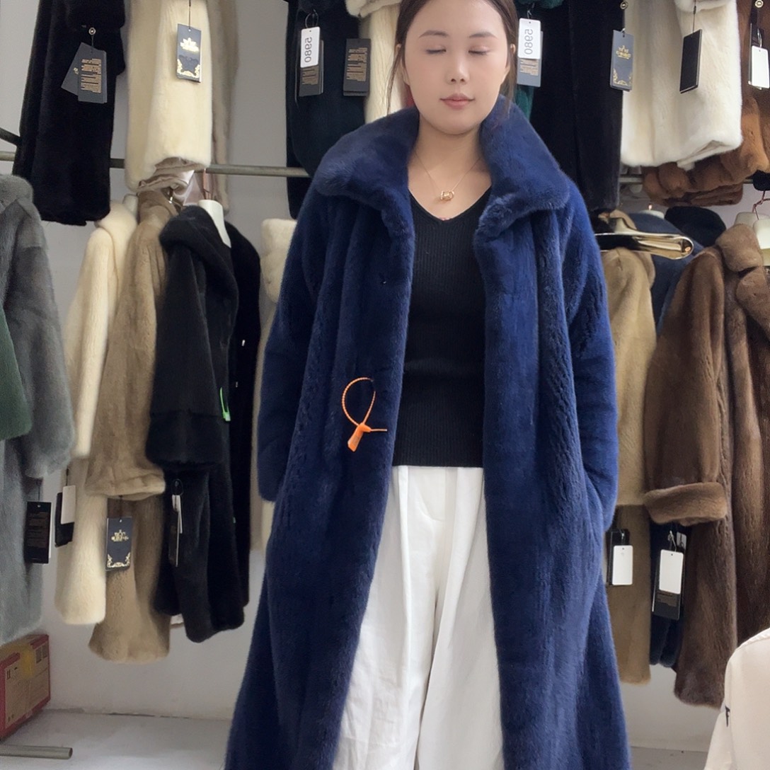 105长深蓝色大衣135斤