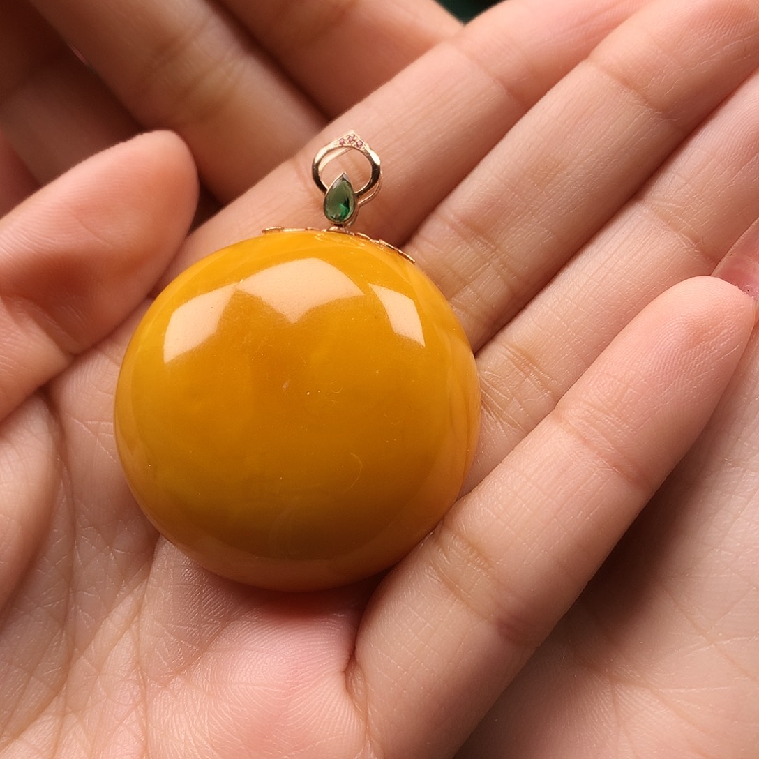 蜜蜡颈饰18K金镶嵌丹**吊坠