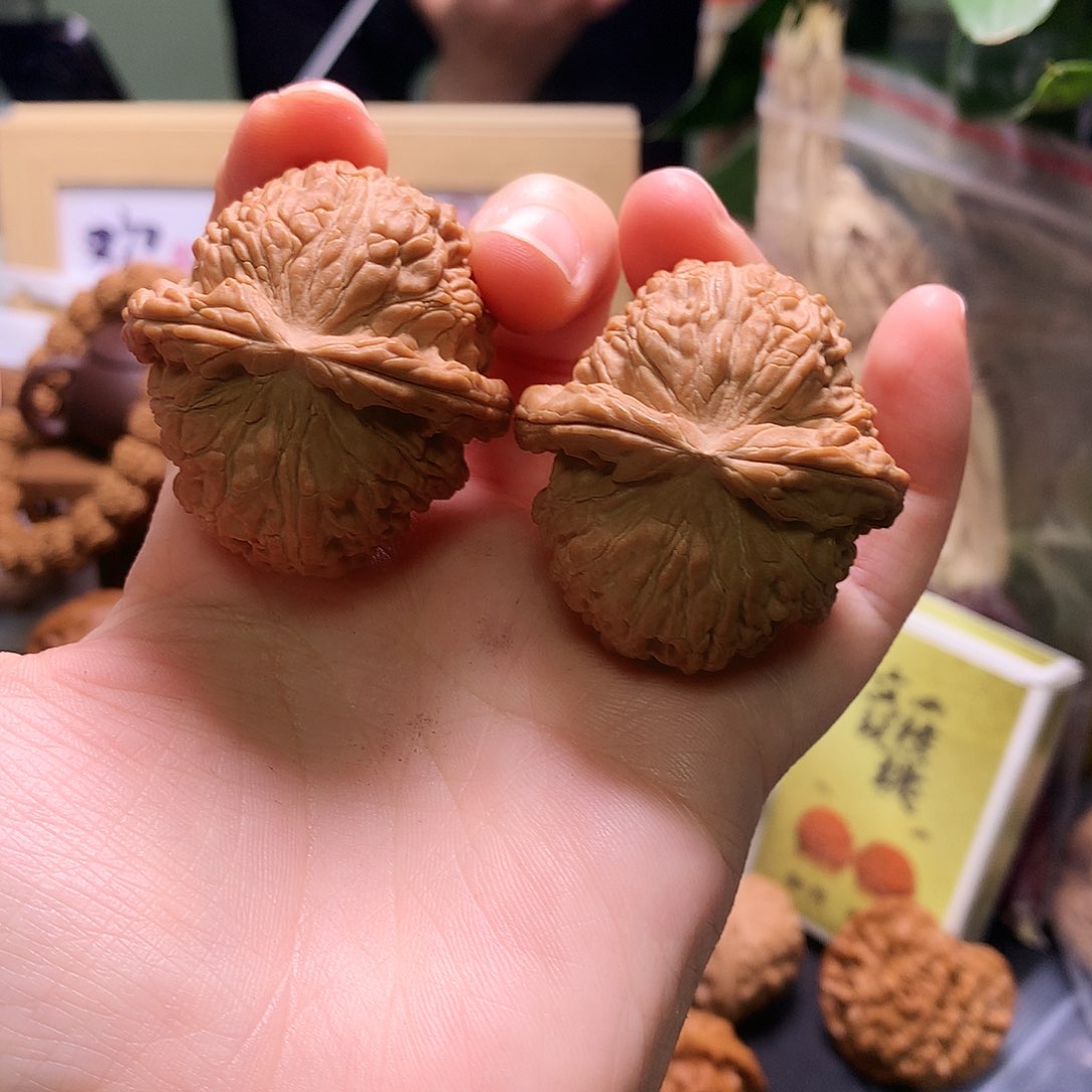 文玩核桃吊坠✔****火白狮子42