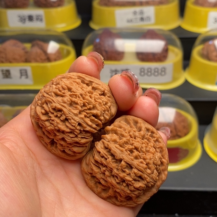 凹底拉丝纹南疆石文玩把件