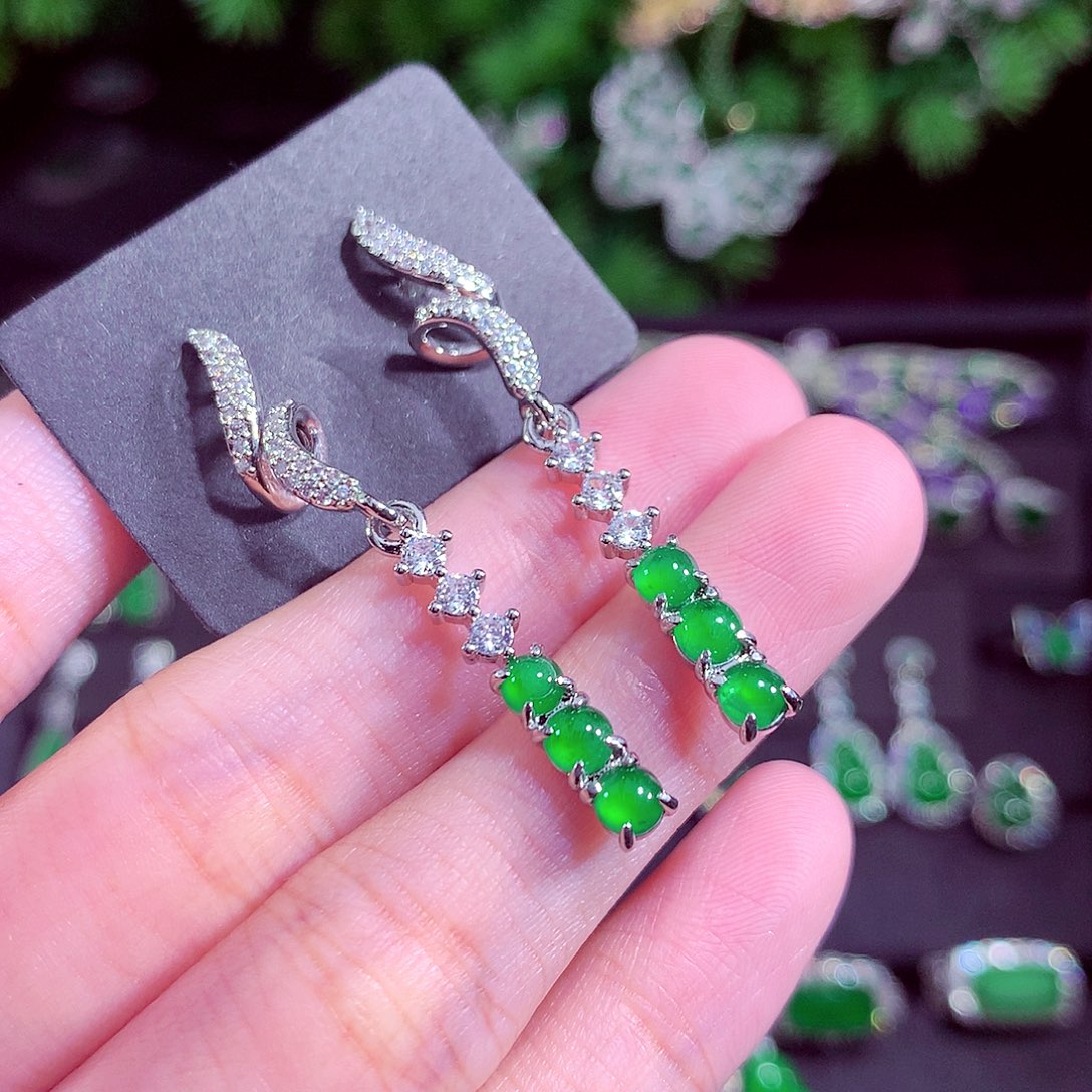 颈饰未镶嵌翡翠天然