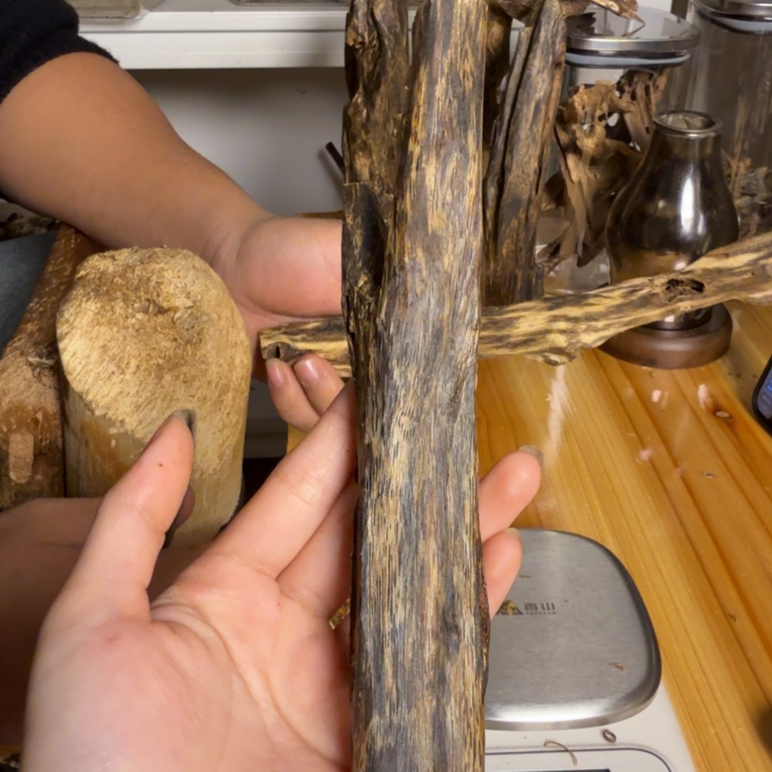 沉香绿奇虫漏香32克