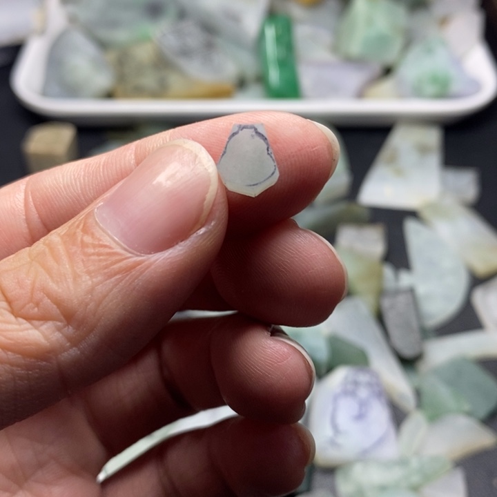 翡翠未镶嵌颈饰翡翠未镶嵌颈饰