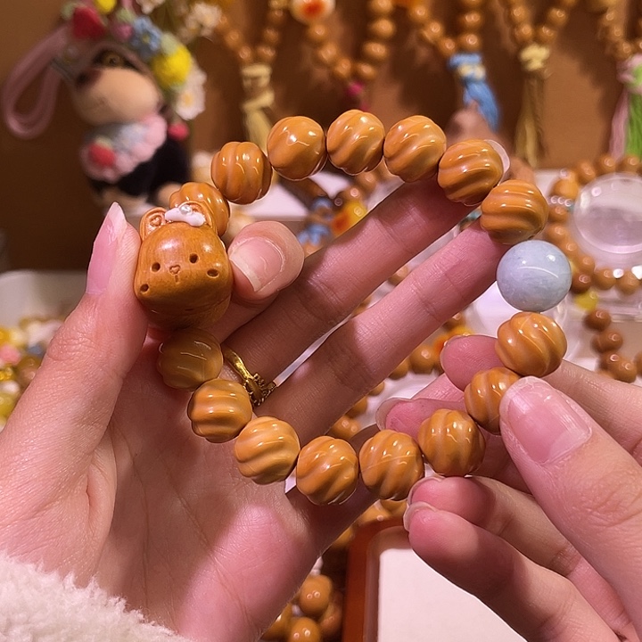 有***冷吊坠猴头核桃扭扭珠手串设计款