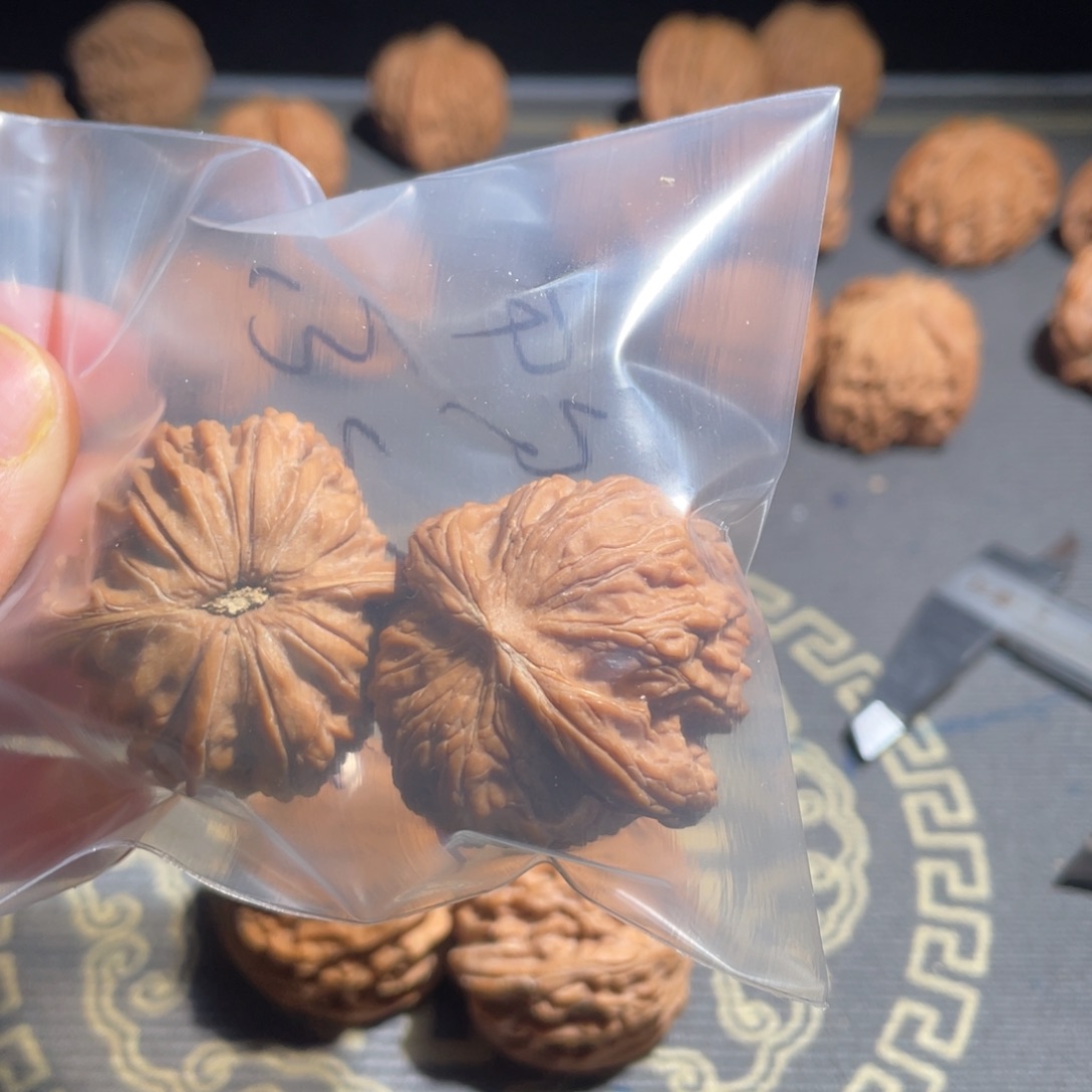 飝***飝文玩核桃吊坠磨盘核桃