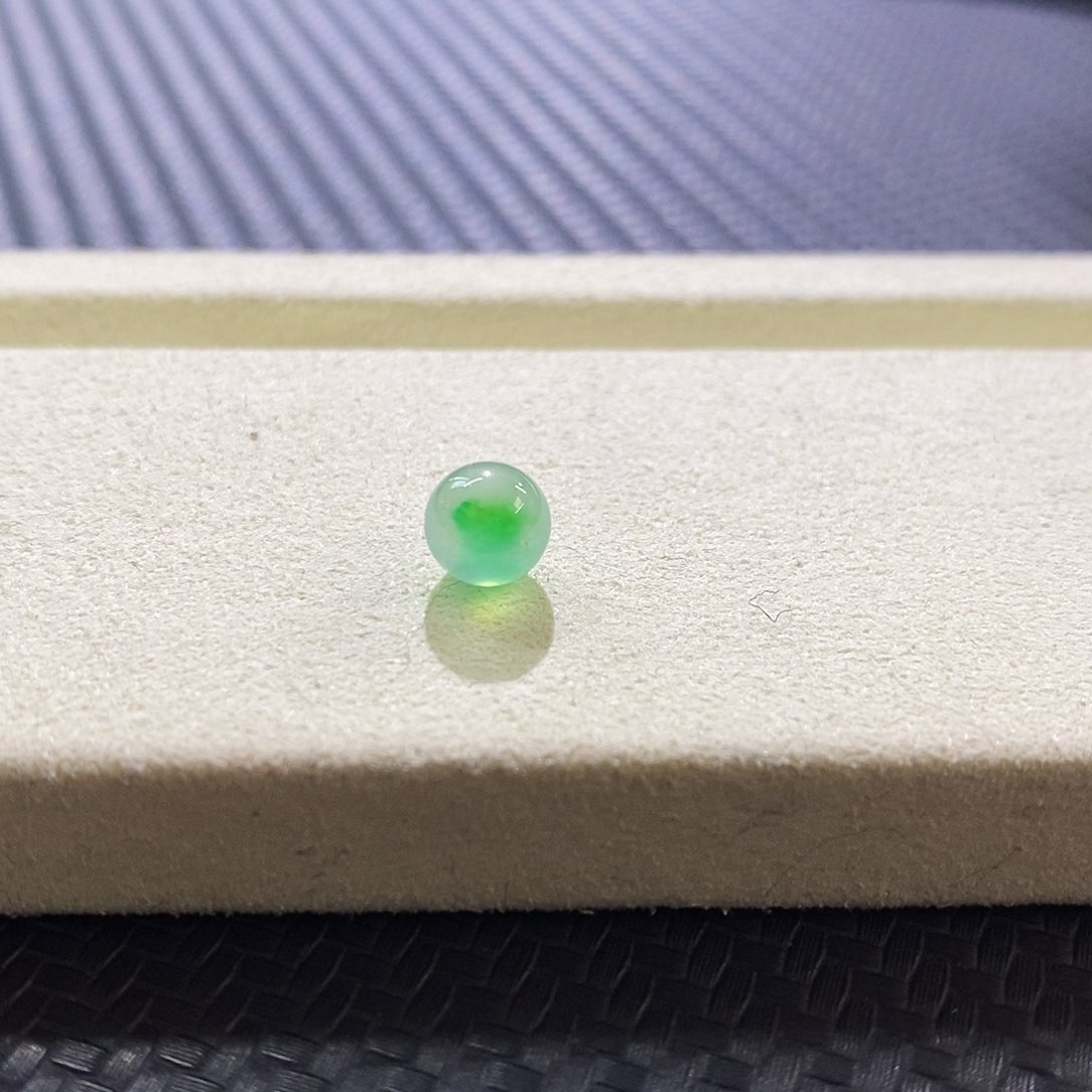 未镶嵌挂件翡翠金丝绿，卡6.2