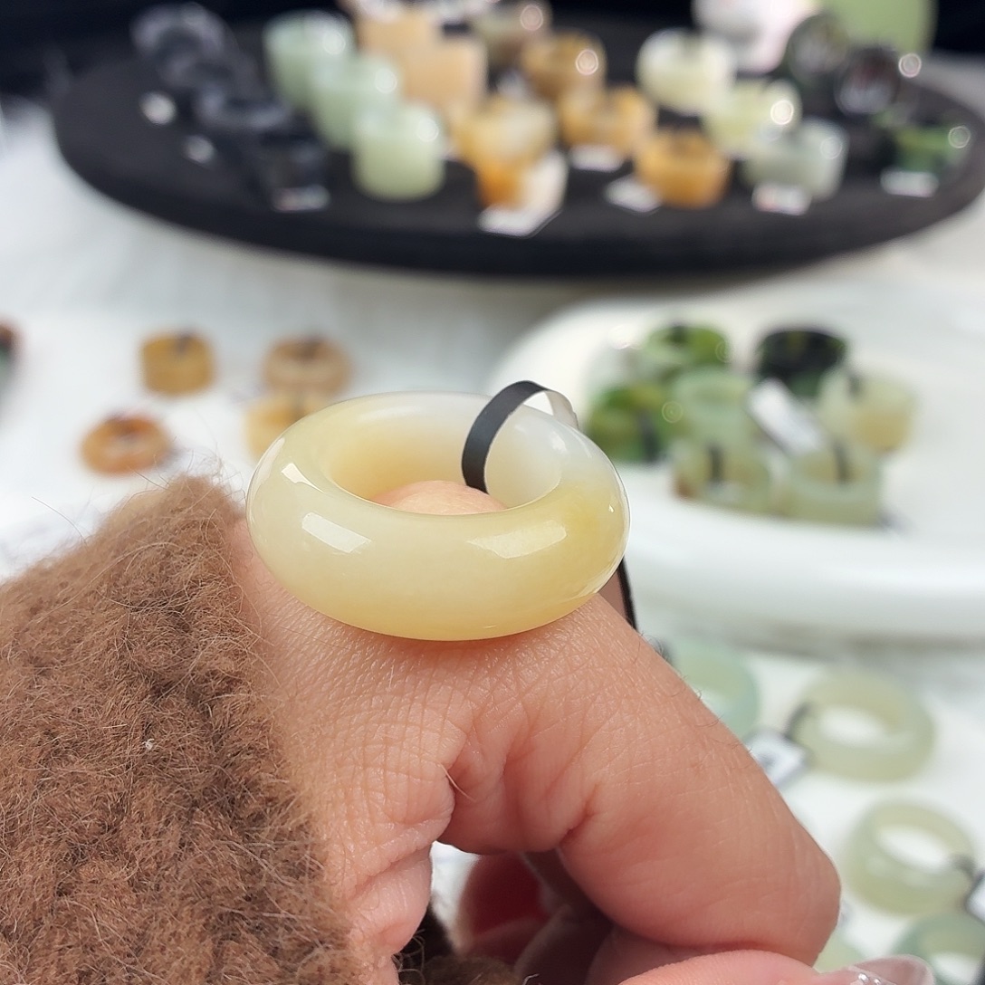 和田玉未镶嵌戒指b82糖白渐变甜甜圈18.4