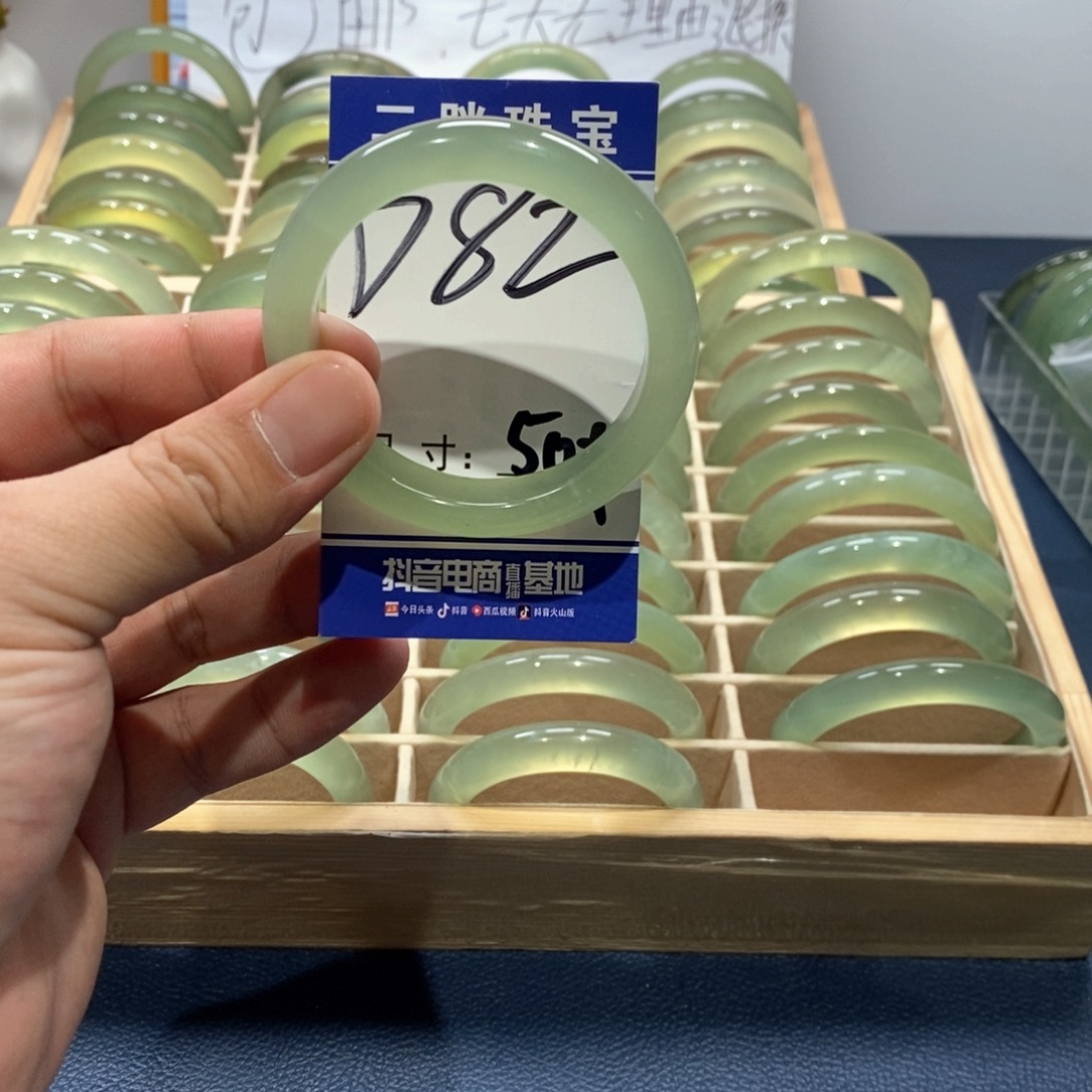 岫玉手镯未镶嵌手镯