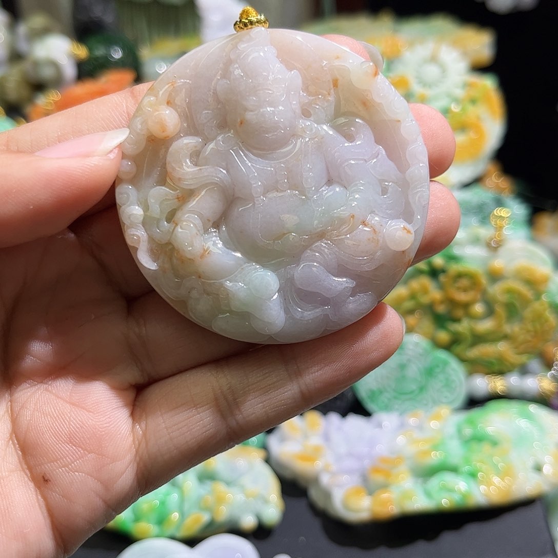 翡翠未镶嵌颈饰待编织