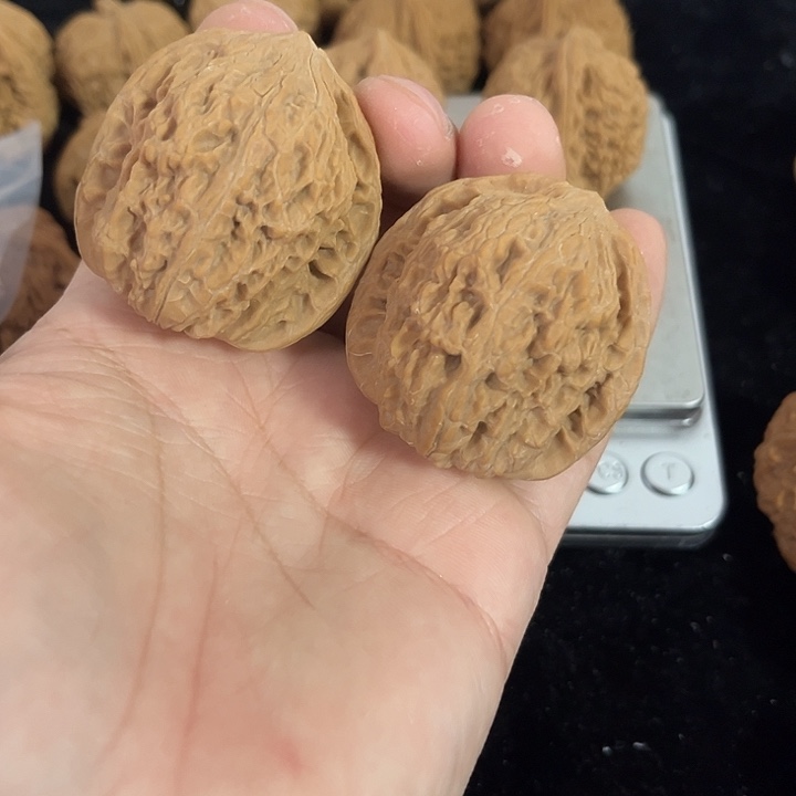 文玩核桃把件41左右绣球，编号020