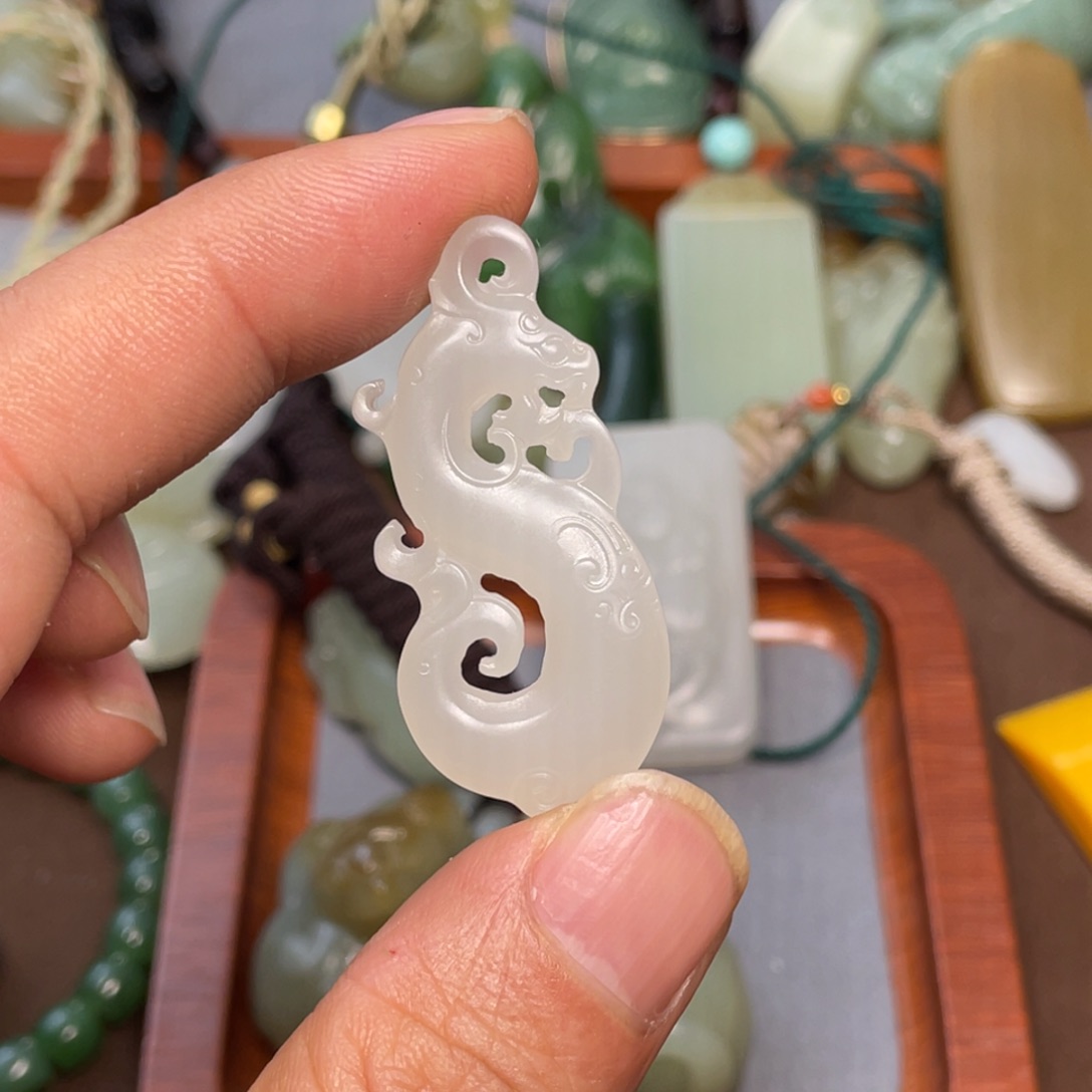 和田玉颈饰未镶嵌