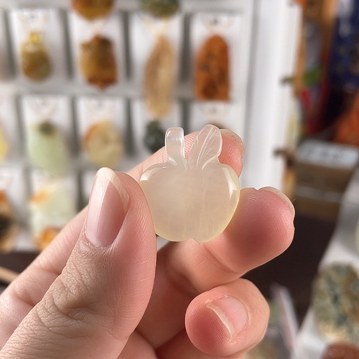 未镶嵌蛇纹石玉颈饰〆**ゾ
