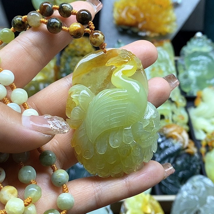 蛇纹石玉挂件未镶嵌