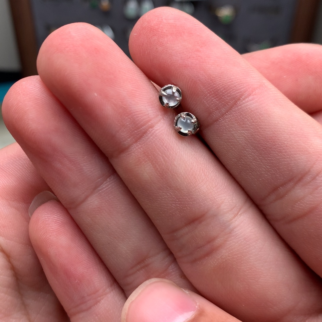 翡翠未镶嵌颈饰你是