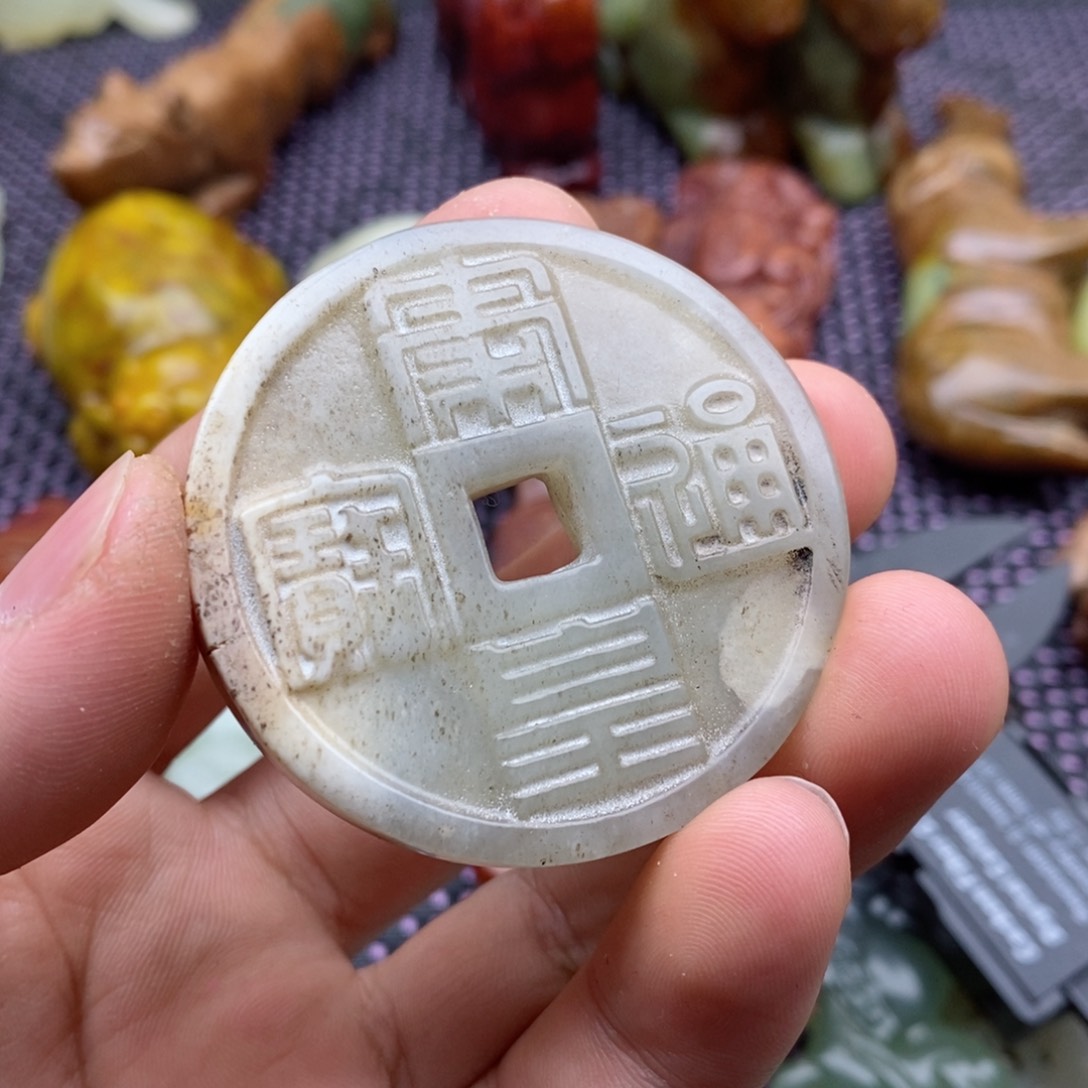 蛇纹石玉颈饰未镶嵌