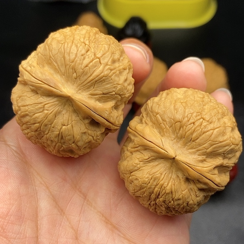 【闪购商品】把件文玩核桃40尺牡丹绣球51.6克