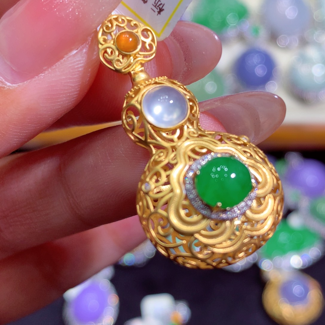 翡翠18K金镶嵌吊坠(不含链)