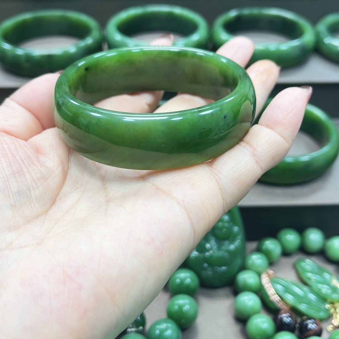 和田玉（碧玉）未镶嵌手镯