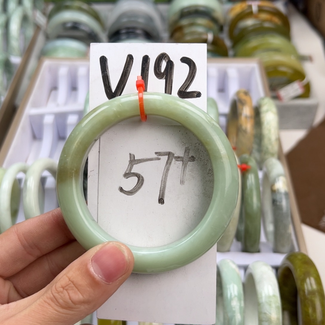 岫玉手镯未镶嵌天然岫玉