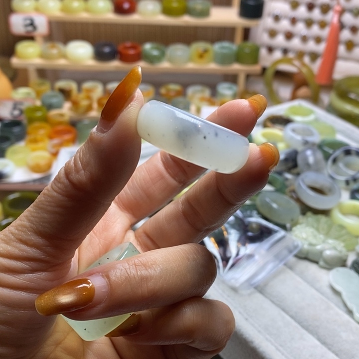 隔***叔岫玉未镶嵌戒圈岫玉精品指环