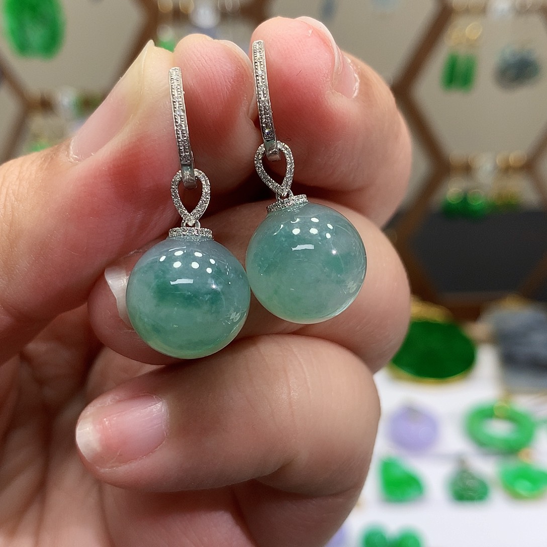 18K金镶嵌翡翠耳饰天然翡翠耳饰