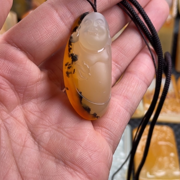 石英质玉（黄龙玉）颈饰未镶嵌兵*妈