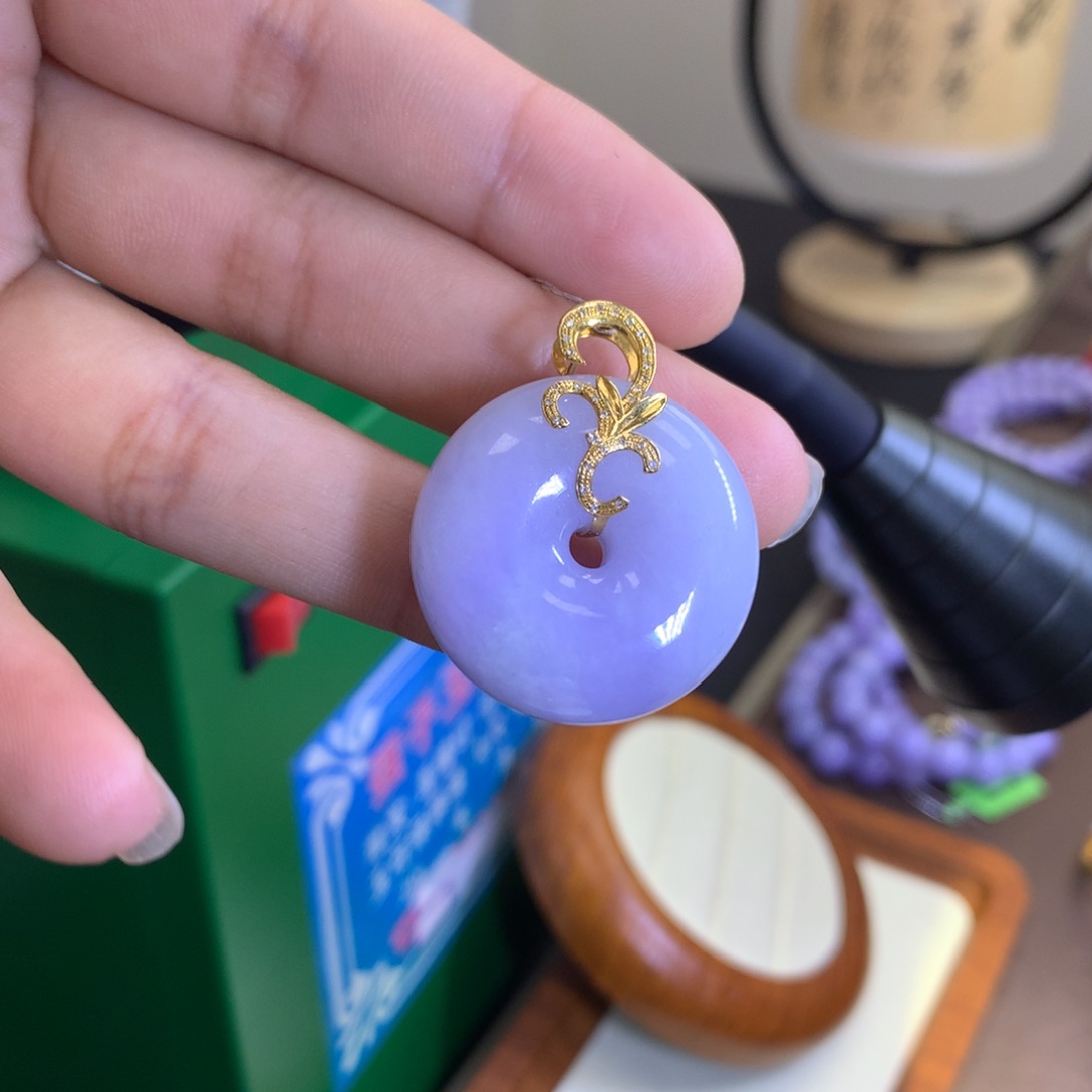 翡翠颈饰18K金镶嵌翡翠