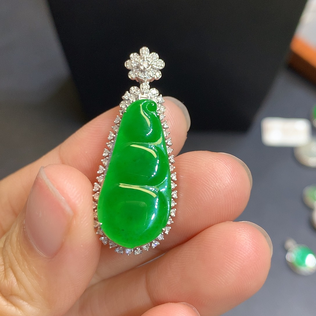 翡翠吊坠(不含链)18K金镶嵌