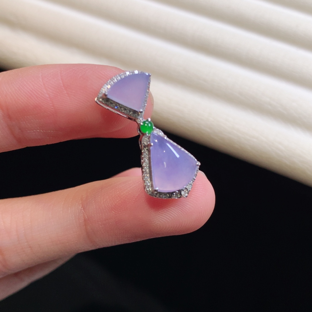 翡翠颈饰18K金镶嵌好看