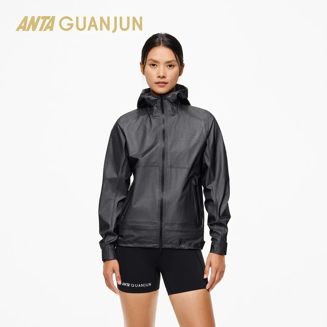 安踏冠军户外越野徒步女子轻质薄款冲锋衣GORETEX黑标162530601