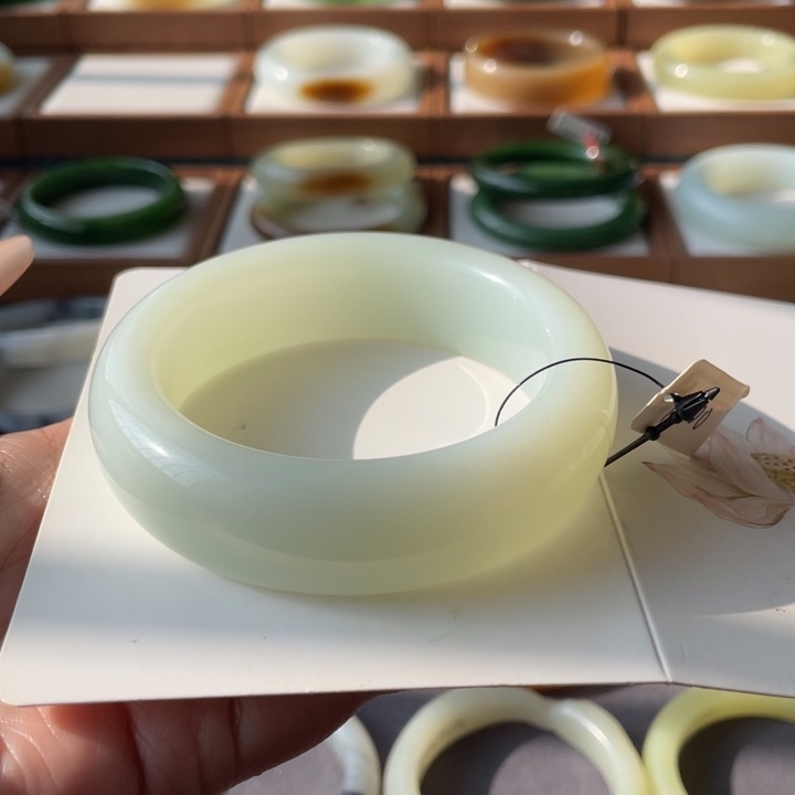 未镶嵌手镯和田玉可***乐