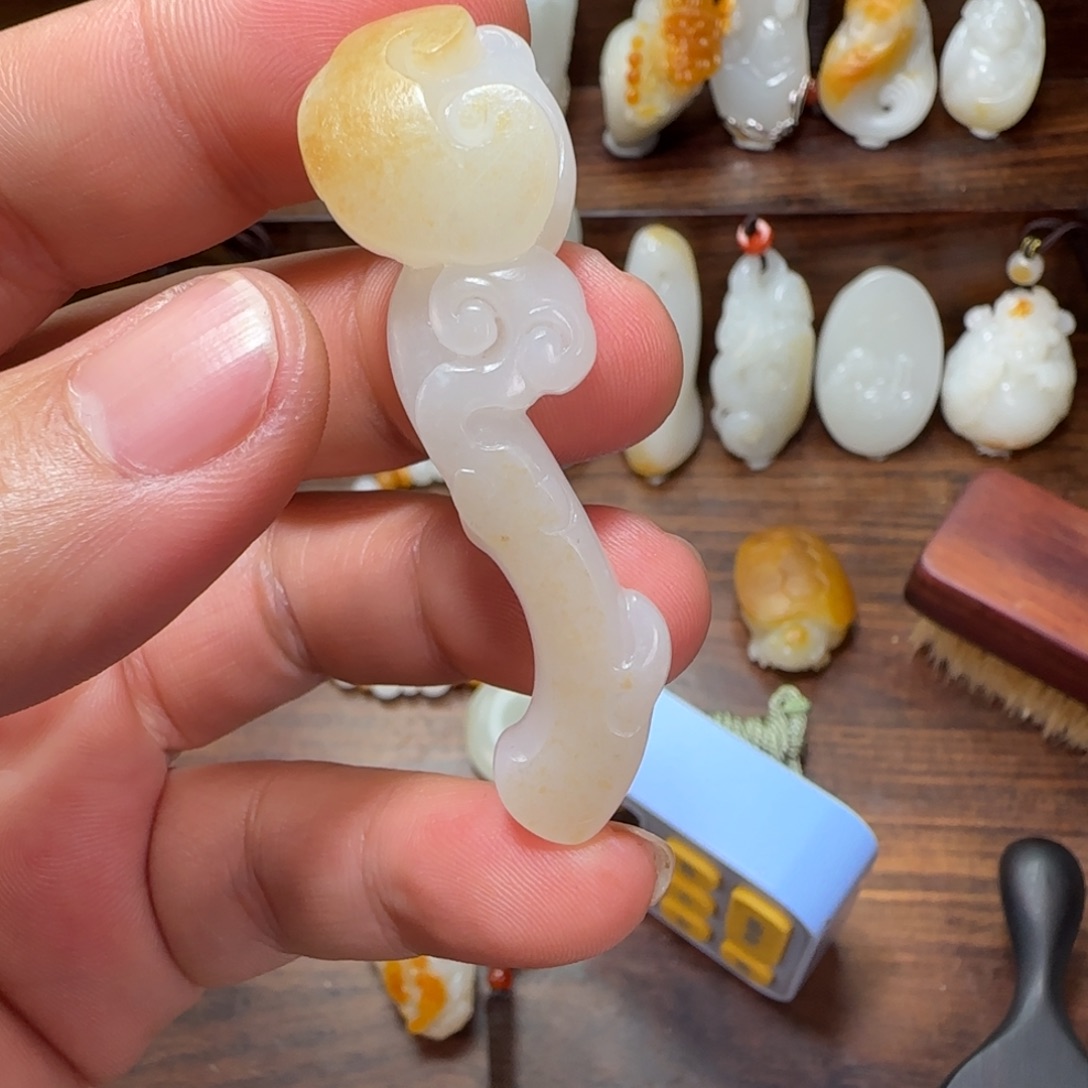 w***d和田玉未镶嵌车挂