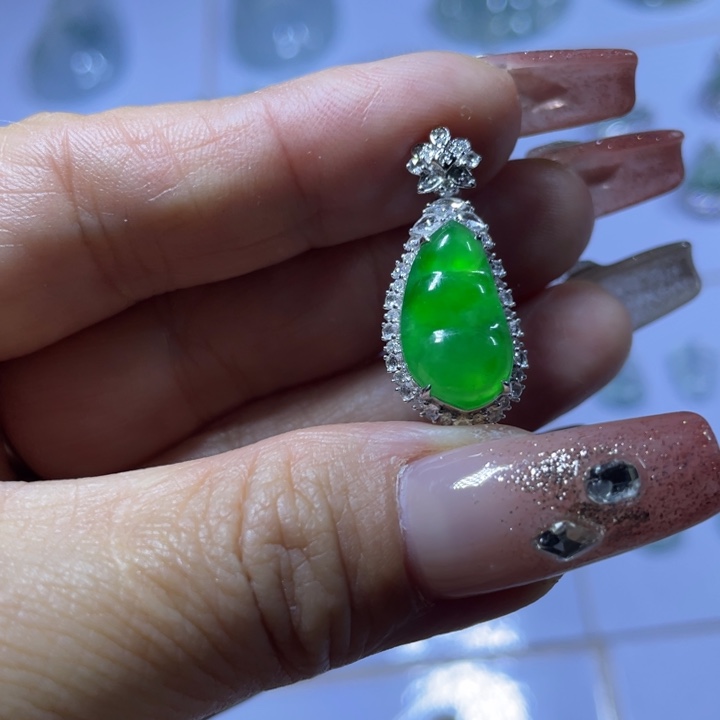 定制翡翠18K金镶嵌豆子