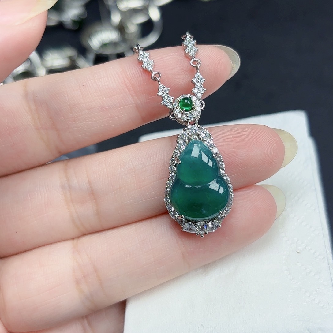 翡翠颈饰银S925镶嵌记***糖吊坠