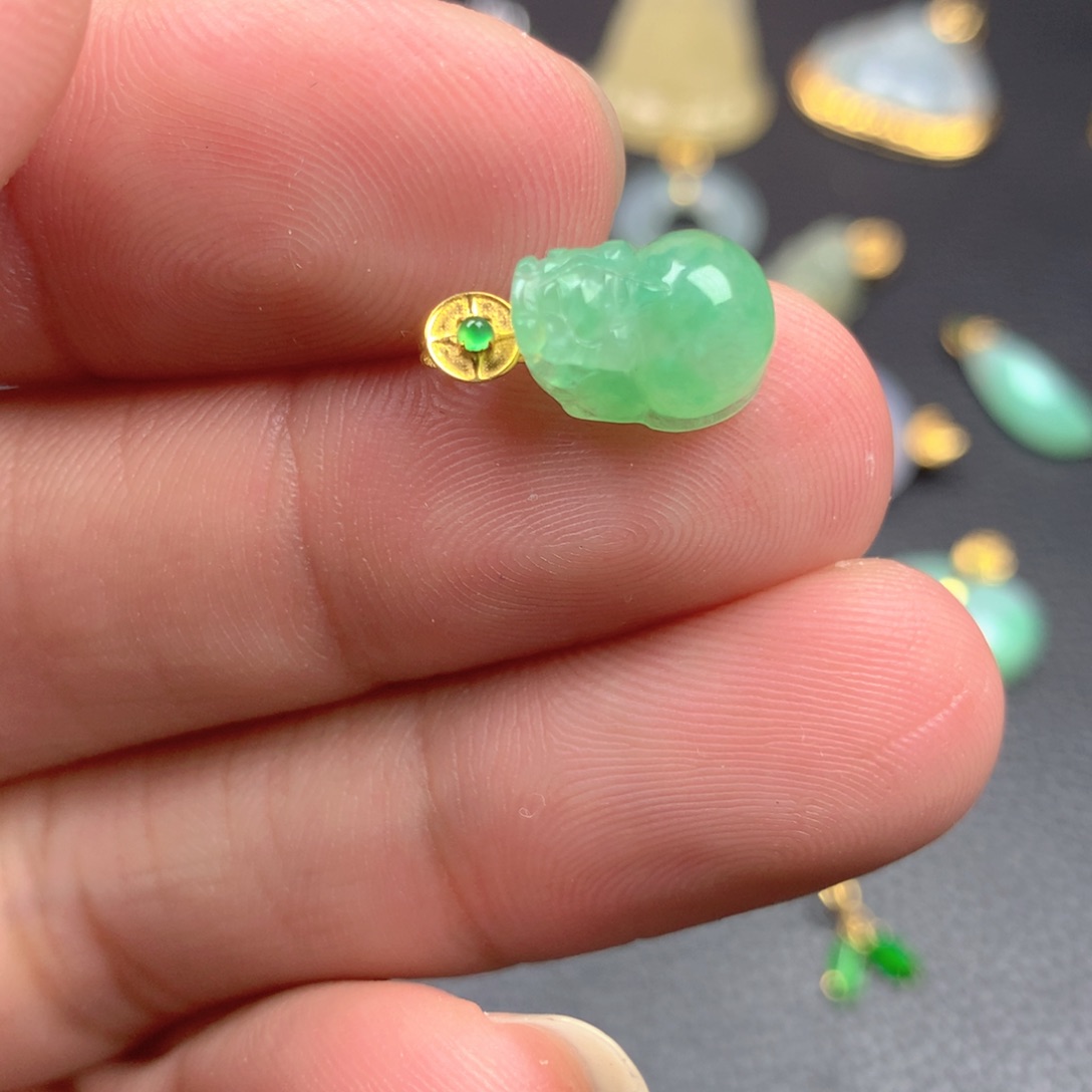【闪购商品】翡翠18K金镶嵌颈饰不****翡翠
