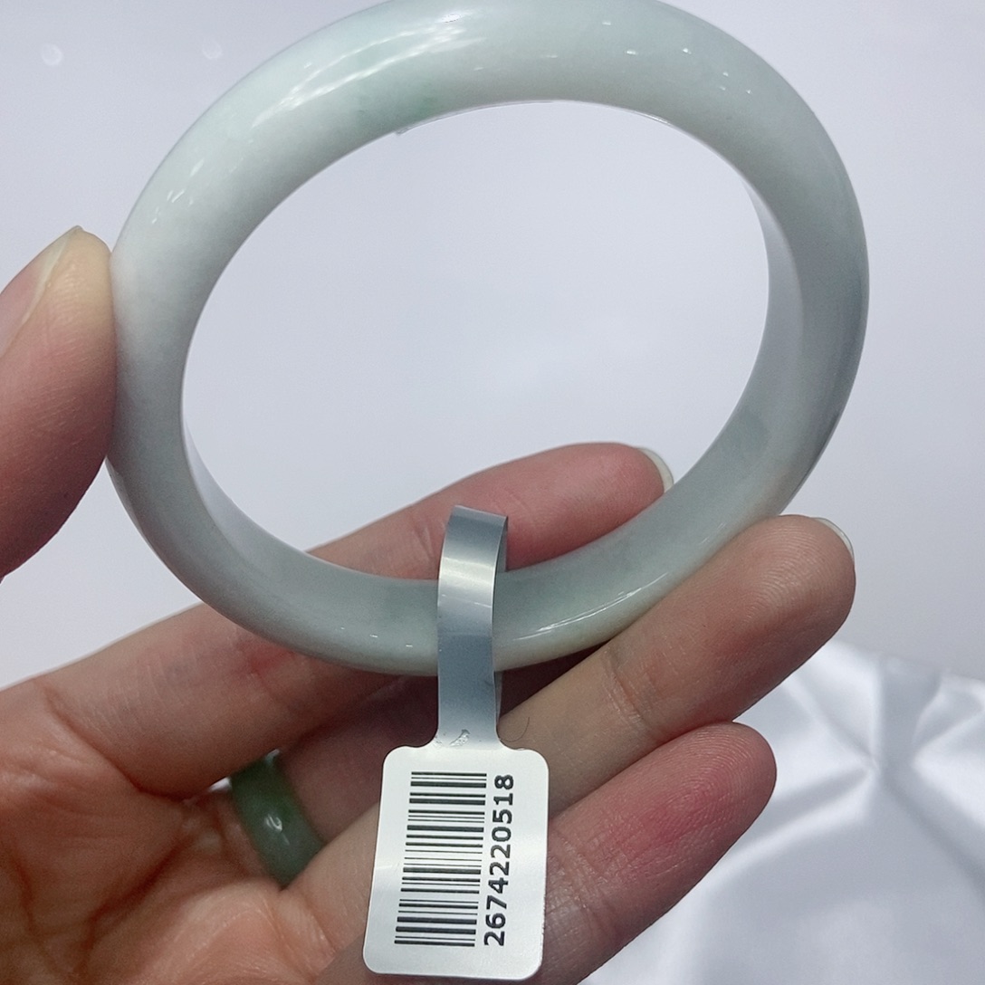 翡翠手镯未镶嵌52圈口