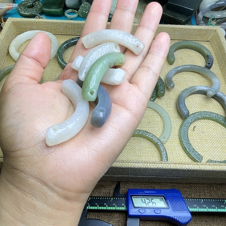 和田玉（糖玉）颈饰未镶嵌放**想37