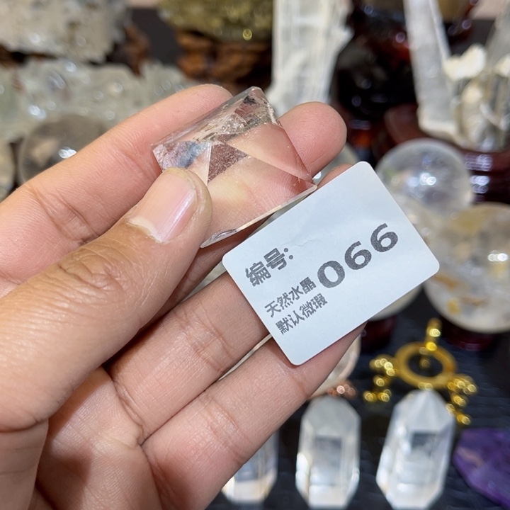 水晶摆件未镶嵌金字塔