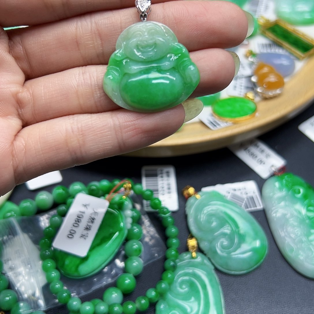 翡翠颈饰18K金镶嵌天然缅料A货一件