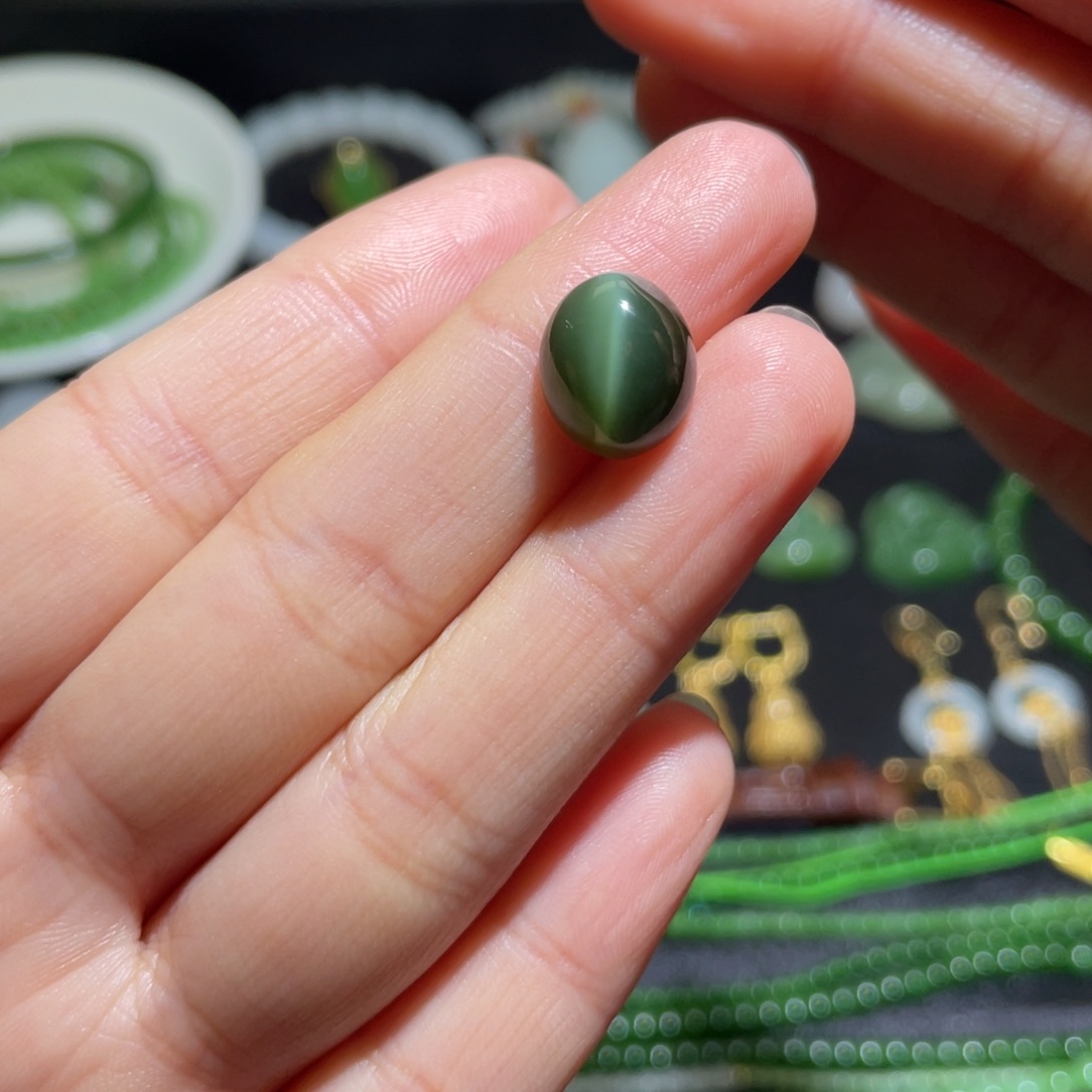 和田玉（碧玉）黑猫蛋面未镶嵌