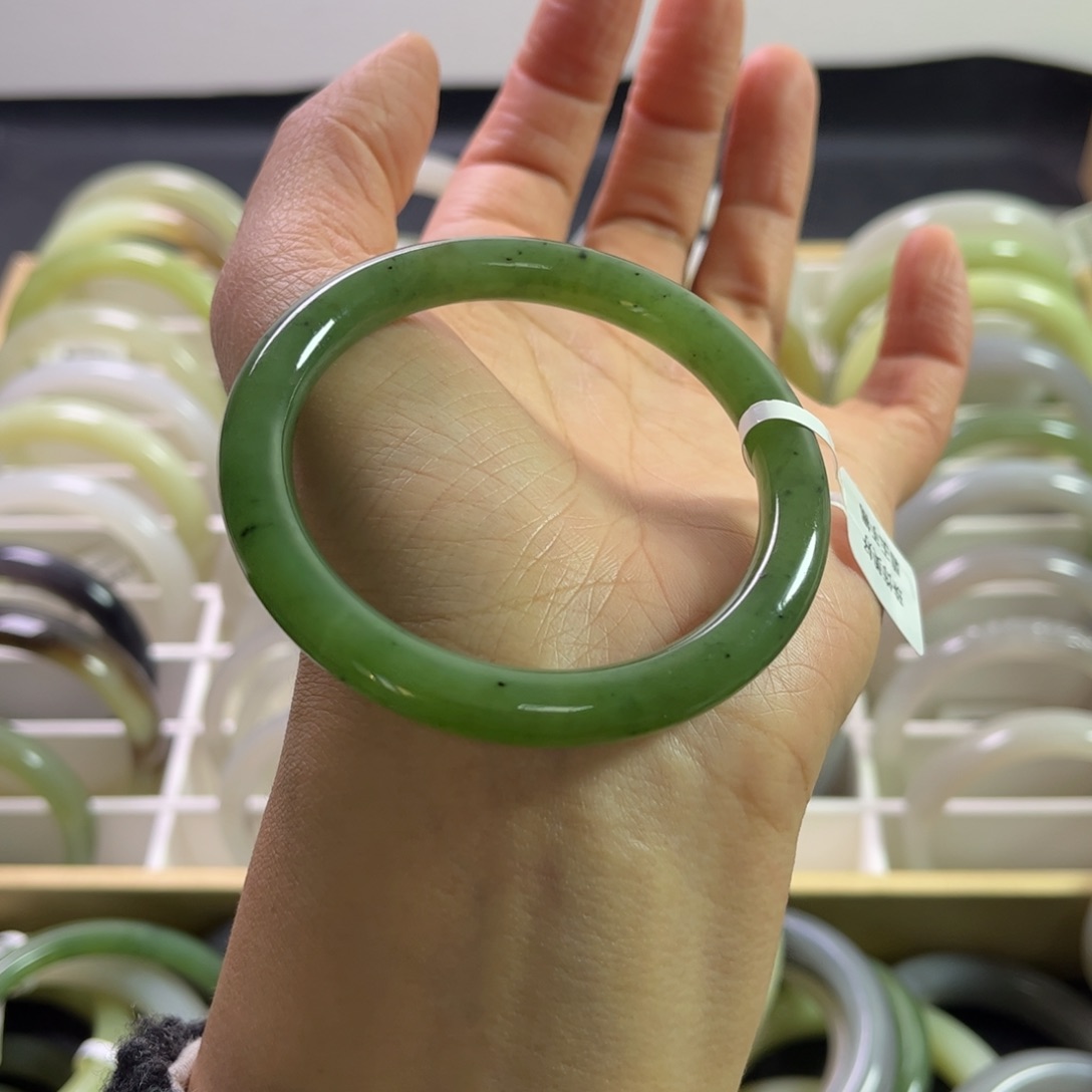 和田玉（碧玉）手镯54圈口未镶嵌