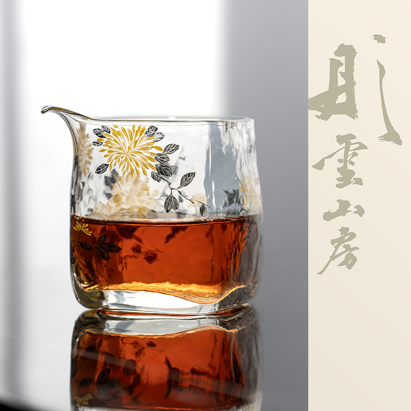 彤云山房玻璃手绘黄菊花四方锤纹公道杯
