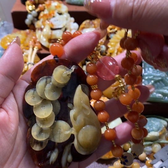 蛇纹石玉未镶嵌颈饰